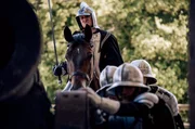 Franz von Sickingen (Radomir Svec) zieht in seine Burg Nanstein ein.