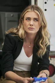 Melissa Roxburgh als Rebecca Henderson