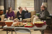 "The Big Bang Theory", "Das künstliche Koffein-Problem." Im Bild (v.li.): Mayim Bialik (Amy Farrah Fowler), Kaley Cuoco (Penny), Brian Posehn (Bert). "The Big Bang Theory", "Das künstliche Koffein-Problem." Im Bild (v.li.): Mayim Bialik (Amy Farrah Fowler), Kaley Cuoco (Penny), Brian Posehn (Bert).
