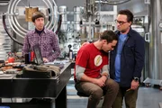 "The Big Bang Theory", "Das künstliche Koffein-Problem." Im Bild (v.li.): Simon Helberg (Howard Wolowitz), Jim Parsons (Sheldon Cooper), Johnny Galecki (Leonard Hofstadter). "The Big Bang Theory", "Das künstliche Koffein-Problem." Im Bild (v.li.): Simon Helberg (Howard Wolowitz), Jim Parsons (Sheldon Cooper), Johnny Galecki (Leonard Hofstadter).