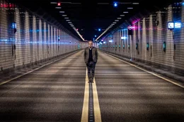 Alleine in einer gesperrten Tunnelr&ouml;hre: Der Moderator Hubertus Meyer-Burckhardt.