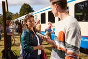 Sandra (Katharina Wackernagel) l&auml;sst Otis&lsquo; (Rick Okon) Kritik an ihrem Verhalten gegen&uuml;ber ihrem Mann nicht auf sich sitzen und sagt ihm, dass seine Telefonate mit seiner Bill nicht weniger devot sind.