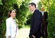 ARD STURM DER LIEBE FOLGE 1352, am Montag (15.08.11) um 15:10 Uhr im ERSTEN. Werner (Dirk Galuba, r.) wird Zeuge des Gespr&auml;chs, in dem Jenny (Sabine Bach, l.) Xaver (Jan van Weyde, M.) mit einer Anzeige droht.
