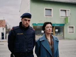 Patrick Brandl (Thomas Prenn, l.) und Marion Geyer (Regina Fritsch, r.) ermitteln in einem Mordfall.