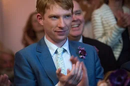 Um einem Freund zu helfen, reist Tim (Domhnall Gleeson) in die Vergangenheit zur&uuml;ck und ver&auml;ndert damit auch sein Leben - ausgerechnet den Tag, an dem er seine gro&szlig;e Liebe traf ...