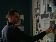 Patrick Brandl (Thomas Prenn) geht verschiedene Theorien zum Mordfall durch. Patrick Brandl (Thomas Prenn) geht verschiedene Theorien zum Mordfall durch.