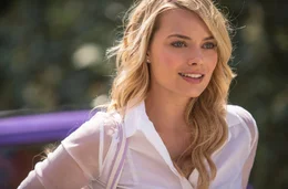 Charlotte (Margot Robbie) ist Tims erste gro&szlig;e Liebe, aber wird ihm sein Talent wirklich dabei helfen sie rumzubekommen?