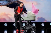 Achtung, Enkelin im Anflug: In seinem neuen Programm &bdquo;Juhuu, meine Frau wird Oma&ldquo; bereitet sich Heinrich del Core aufs Opa-Werden vor.
