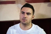 Easy (Lars Steinh&ouml;fel) ist unwillk&uuml;rlich entt&auml;uscht, als Joe den Kuss als Ausrutscher abtut. Er beginnt, Joe mit anderen Augen zu sehen...