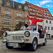 Unterwegs in Sachsen: Die Reporter Esther Brandt (links) und André Gatzke (Mitte) treffen in Zwickau u.a. Trabbi-Fans. Unterwegs in Sachsen: Die Reporter Esther Brandt (links) und André Gatzke (Mitte) treffen in Zwickau u.a. Trabbi-Fans.
