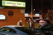 Im Goldenen Tiger haben Thorsten Lannert (Richy M&uuml;ller) und Sebastian Bootz (Felix Klare, r.) eine wichtige Spur gefunden. Wenn sie nur w&uuml;ssten, welche &hellip;