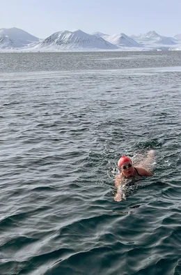 Die 28-j&auml;hrige Kaltschwimmerin Elina M&auml;kel&auml; beim Training im eiskalten Wasser