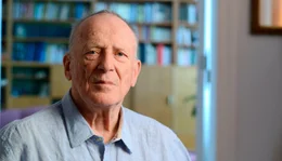 Der Filmkritiker Knut Elstermann begibt sich an die Berliner Drehorte von legend&auml;ren und auch weniger bekannten DEFA-Filmen. Dort trifft er Stars wie Winfried Glatzeder, Annekathrin B&uuml;rger oder Jaecki Schwarz, Regisseure wie Peter Kahane und Winfried Junge. Filmleute berichten von den Dreharbeiten, den besonderen Umst&auml;nden und ihr ganz pers&ouml;nliches Verh&auml;ltnis zu den Drehorten. - Drehbuchautor Wolfgang Kohlhaase