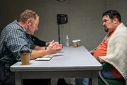 (v.li.): Mac Brandt (Detective McCarrick), Glenn Fleshler (Russ Faria). (v.li.): Mac Brandt (Detective McCarrick), Glenn Fleshler (Russ Faria).