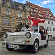 Unterwegs in Sachsen: Die Reporter Esther Brandt (links) und André Gatzke (Mitte) treffen in Zwickau u.a. Trabbi-Fans. Unterwegs in Sachsen: Die Reporter Esther Brandt (links) und André Gatzke (Mitte) treffen in Zwickau u.a. Trabbi-Fans.