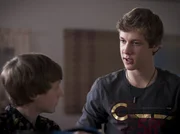 Elias (Albert Wey, re.) versichert Tobias (Stefan Wiegand, li.), dass er auf jeden Fall ein guter Sch&uuml;lersprecher sein kann.