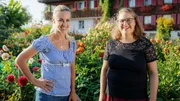 v.li.: Nicole Berchtold und Sonja B&auml;chler im Dahliengarten in Eschenbach.