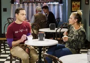 Jim Parsons (Sheldon Cooper), Kaley Cuoco (Penny).