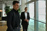 Gesch&auml;ftsf&uuml;hrer Niklas Kaiser (Torben Liebrecht, l.)  und sein Banker Steffen Sammler (Vito Sack, r.) besprechen die n&auml;chsten Schritte der Berlin Heim AG.