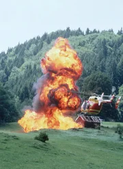 Explosion - Das Oktagon fliegt in die Luft.