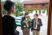 Von links: Sabine Lange (Tatjana Clasing), Johannes Staller (Helmfried von Lüttichau), Franz Hubert (Christian Tramitz). Von links: Sabine Lange (Tatjana Clasing), Johannes Staller (Helmfried von Lüttichau), Franz Hubert (Christian Tramitz).