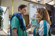 Otis (Rick Okon) und Sandra (Katharina Wackernagel) haben ihre Joggingrunde gegen einen Kinobesuch getauscht. Auch dort k&ouml;nnen sie ihr gegenseitiges "Personal Training" fortsetzen.