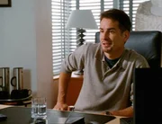 Der Investmentbroker Frank Martin (Geoffrey Nauffts) ist verd&auml;chtig in einem Mordfall. Eine seiner Angestellten wurde tot in ihrem Schlafzimmer aufgefunden.