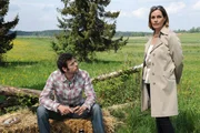 Jacob (Andreas Thiele, l.) staunt nicht schlecht, als er von Jenny (Sabine Bach, r.) erf&auml;hrt, dass Sibylle noch Jungfrau ist.