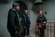 Von links: Sebastian Bezzel, Simon Schwarz und Manuela Strohofer im Treppenhaus des Glocketurms.
