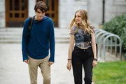 Ryan (Daniel Doheny, l.); Claire Wilkes (Anja Savcic, r.)