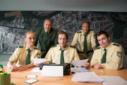 Von links: Sonja Wirth (Annett Fleischer), Reimund Girwidz (Michael Brandner), Johannes Staller (Helmfried von L&uuml;ttichau), Franz Hubert (Christian Tramitz), Paul Sedlmeier (Martin Riedl).
