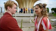 Kai Kaminski (Lukas Zumbrock) verabschiedet sich von Mandy Petersen (Morgane Ferru). Kai Kaminski (Lukas Zumbrock) verabschiedet sich von Mandy Petersen (Morgane Ferru).