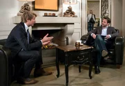Mick (Tobias Rosen, l.) gelingt es tatsächlich, Larssen (Andreas Christ, r.) als neuen Investor zu gewinnen. Mick (Tobias Rosen, l.) gelingt es tatsächlich, Larssen (Andreas Christ, r.) als neuen Investor zu gewinnen.