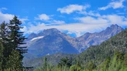 Chile ist östlich von den Anden und westlich vom Pazifik begrenzt; die Anden ziehen sich über mehr als 4.000 km entlang zur Grenze Argentiniens. Chile ist östlich von den Anden und westlich vom Pazifik begrenzt; die Anden ziehen sich über mehr als 4.000 km entlang zur Grenze Argentiniens.