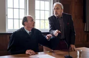 Markus Gellert (Herbert Knaup, l.) verteidigt Manfred Bechstein (Wolfgang Stumph, r.) vor Gericht