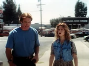 Steve (Barry Van Dyke, l.) ermahnt die junge Undercover-Agentin (Tracey Gold, r.), nicht dauernd eigenmächtige gefährliche Einsätze zu unternehmen. Steve (Barry Van Dyke, l.) ermahnt die junge Undercover-Agentin (Tracey Gold, r.), nicht dauernd eigenmächtige gefährliche Einsätze zu unternehmen.