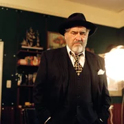 Mario Adorf (Jochen Epstein).