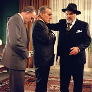 "Epsteins Nacht", Weihnachten 1985: Die drei j&uuml;dischen Freunde Jochen Epstein, Adam Rose und sein Bruder Karl beschlie&szlig;en, zum ersten Mal seit dem Krieg, gemeinsam das Weihnachtsfest zu feiern. In einer Spandauer Kirche, bei der Christmesse, erleben sie eine entsetzliche &Uuml;berraschung. Von der Kanzel predigt Pfarrer Groll. Epstein erkennt in ihm seinen Peiniger, den KZ-Aufseher Obersturmf&uuml;hrer Giesser. Oder ist er es doch nicht? Die drei M&auml;nner k&ouml;nnen nicht anders: Sie m&uuml;ssen sich Gewissheit verschaffen.Im Bild (v.li.): Bruno Ganz (Adam Rose), Otto Tausig (Karl Rose), Mario Adorf (Jochen Epstein).  SENDUNG: ORF2 - MO - 17.02.2020 -  UHR. - Veroeffentlichung fuer Pressezwecke honorarfrei ausschliesslich im Zusammenhang mit oben genannter Sendung oder Veranstaltung des ORF bei Urhebernennung.