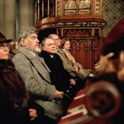 "Epsteins Nacht", Weihnachten 1985: Die drei j&uuml;dischen Freunde Jochen Epstein, Adam Rose und sein Bruder Karl beschlie&szlig;en, zum ersten Mal seit dem Krieg, gemeinsam das Weihnachtsfest zu feiern. In einer Spandauer Kirche, bei der Christmesse, erleben sie eine entsetzliche &Uuml;berraschung. Von der Kanzel predigt Pfarrer Groll. Epstein erkennt in ihm seinen Peiniger, den KZ-Aufseher Obersturmf&uuml;hrer Giesser. Oder ist er es doch nicht? Die drei M&auml;nner k&ouml;nnen nicht anders: Sie m&uuml;ssen sich Gewissheit verschaffen.Im Bild (v.li.): Mario Adorf, Bruno Ganz, Hermann Schmid.  SENDUNG: ORF2 - MO - 17.02.2020 -  UHR. - Veroeffentlichung fuer Pressezwecke honorarfrei ausschliesslich im Zusammenhang mit oben genannter Sendung oder Veranstaltung des ORF bei Urhebernennung.