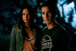 L-R: Mikaela (Megan Fox) und Sam (Shia LaBeouf)