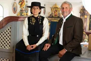 Josef Gmeiner und seine Lebensgef&auml;hrtin Bianca Lukasik zu Fronleichnam in ihrer traditionellen Bregenzerw&auml;lder Tracht.
