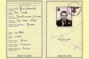 Louis-Ferdinand C&eacute;line, franz&ouml;sischer Schriftsteller und Nazi-Kollaborateur, flieht 1944 mit deutschen Papieren aus Frankreich.