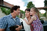 Simon (Francis Fulton Smith), Carla (Janina Hartwig, Mitte), Ronja (Lucy Ella von Scheele)