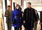 Als der berühmte kubanische Baseballspieler Cano Vega ermordet auf einem von ihm erbauten Baseballplatz aufgefunden wird, stellen Beckett (Stana Katic, M.) und Castle (Nathan Fillion, r.) fest, dass Vega sehr viel engere Verbindungen mit Kuba pflegte, als sie erwartet haben. Als der berühmte kubanische Baseballspieler Cano Vega ermordet auf einem von ihm erbauten Baseballplatz aufgefunden wird, stellen Beckett (Stana Katic, M.) und Castle (Nathan Fillion, r.) fest, dass Vega sehr viel engere Verbindungen mit Kuba pflegte, als sie erwartet haben.
