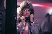 Sarah Connor (Linda Hamilton) ahnt nicht, dass sie in naher Zukunft der Schl&uuml;ssel zur Rettung der Menschheit sein wird.