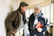 Ruben (Sebastian Bezzel, li.) ahnt nicht, wer den Stararchitekten Roland Hartwig (Mario Adorf) auf ihn aufmerksam gemacht hat.