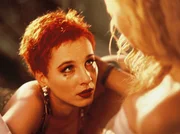 Zillie Watussnik (Meret Becker) hofft, dass Schneewittchen (Veronica Ferres, r) ihr verzeiht.