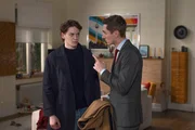 Easy durchschaut, dass Ringo (Timothy Boldt, r.) Julius' (Lennox Halm) Handeln insgeheim nicht wirklich verurteilt.