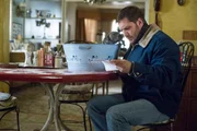 Als Bob Saginowski (Tom Hardy) sich eines herrenlosen Pitbulls annimmt und die Russin Nadia kennenlernt, bekommt er Probleme mit dem ber&uuml;chtigten Eric Deeds, denn der Hund geh&ouml;rt ihm und Nadia ist dessen Ex-Freundin ...