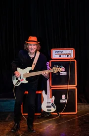 Weggef&auml;hrte aus den fr&uuml;hen Jahren: Bassist Steffi Stephan.